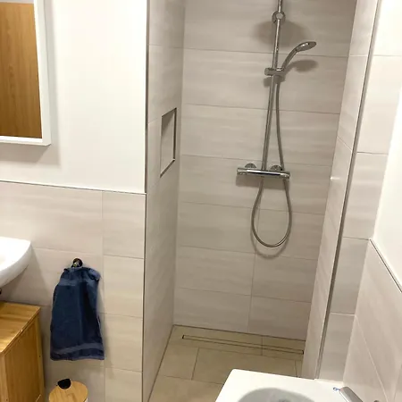 Gemuetliche In Unmittelbarer Naehe Zum Markkleeberg